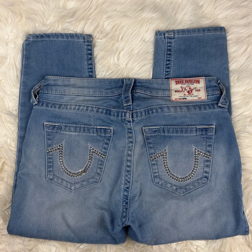True Religion ‘Capri’ Cropped Jeans ~ in Light Blue Wash w/ Studs ~ Size 28 - Picture 2 of 16